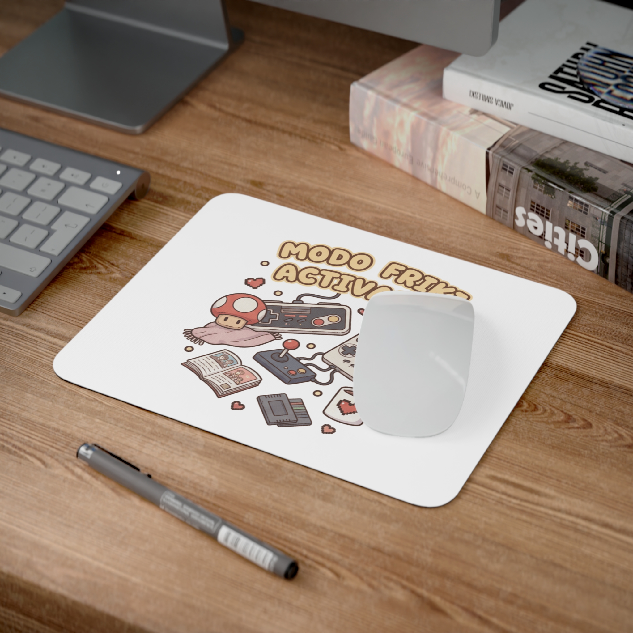 Alfombrilla de ratón con diseño retro gamer. Base de goma antideslizante, superficie suave y colores vibrantes. Perfecta para gamers y amantes de la cultura pop.